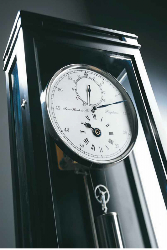Механические настенные часы Hermle  70875-740761