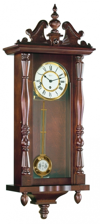 Старые часы с маятником