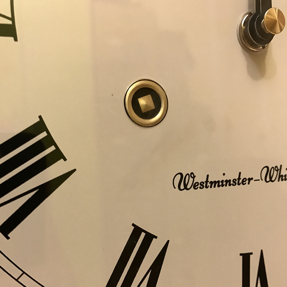 Настенные часы Seiko QXH202B