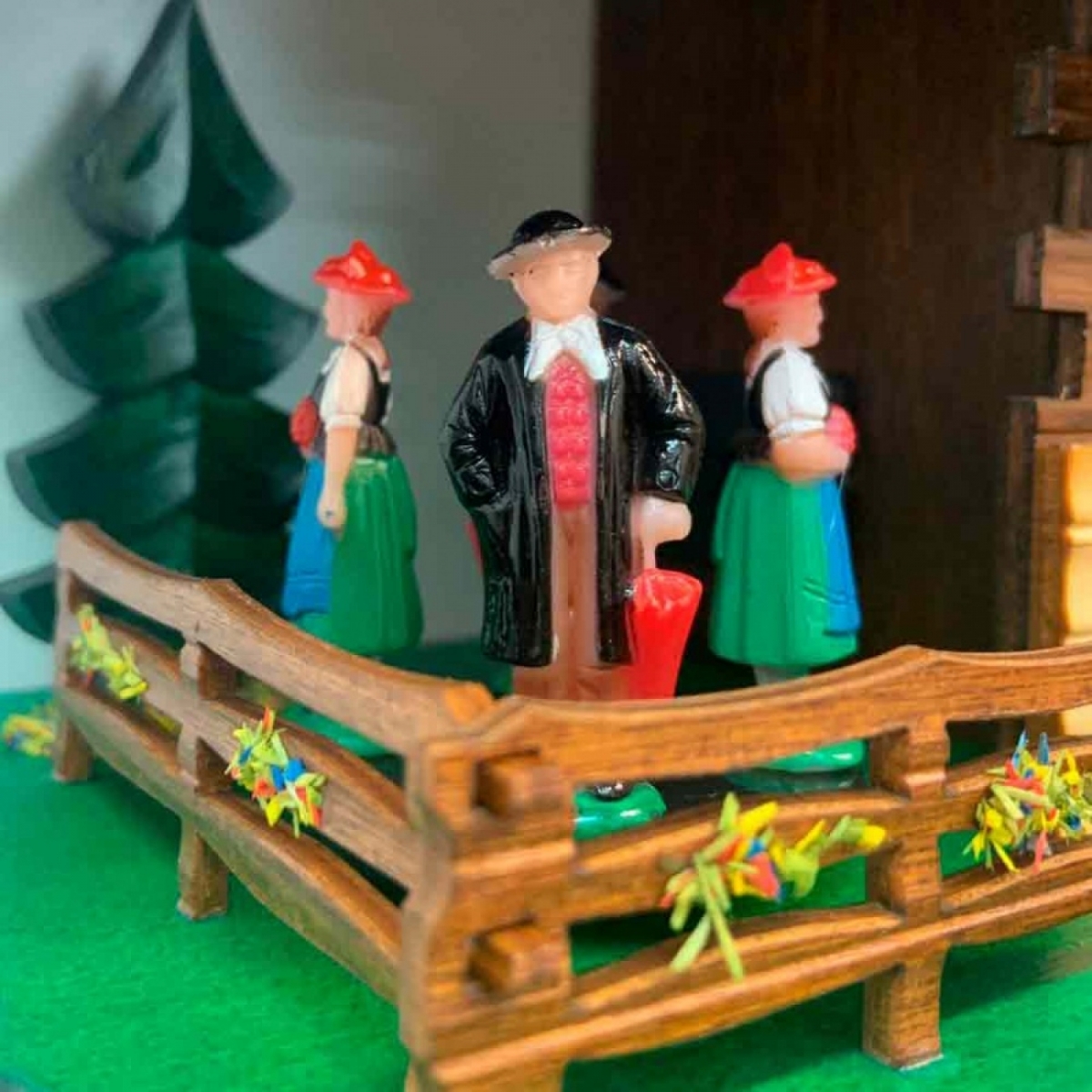 Кварцевые настенные часы с кукушкой Tomas Stern 5091 с 12-ю мелодиями