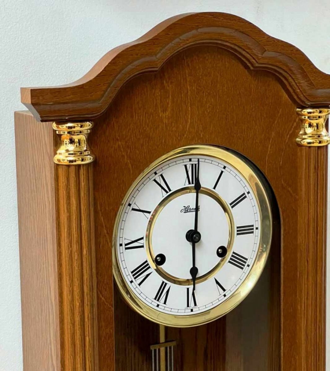 Механические настенные часы Hermle 70444-040141 (получасовой бой)