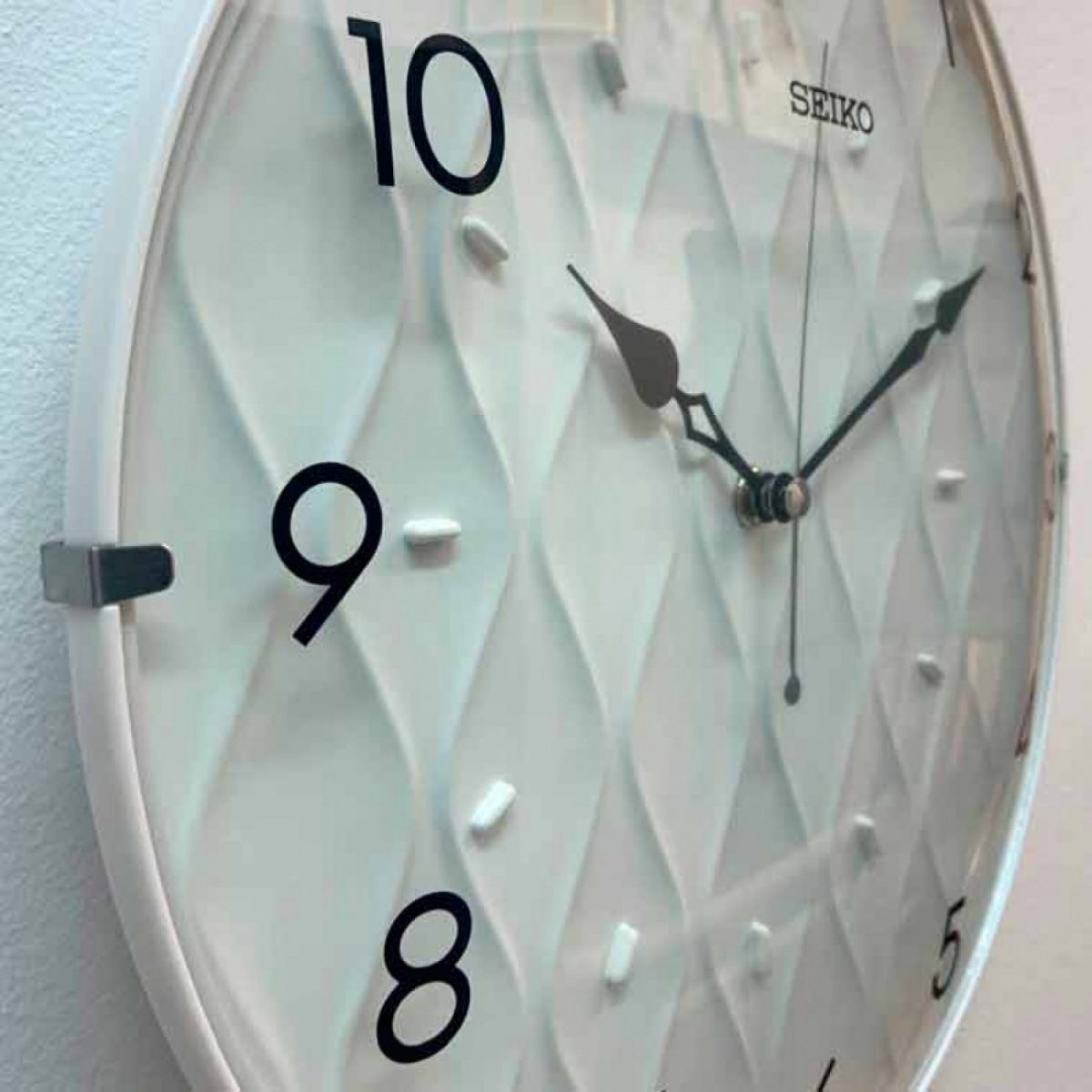 Настенные часы Seiko QXA794WN