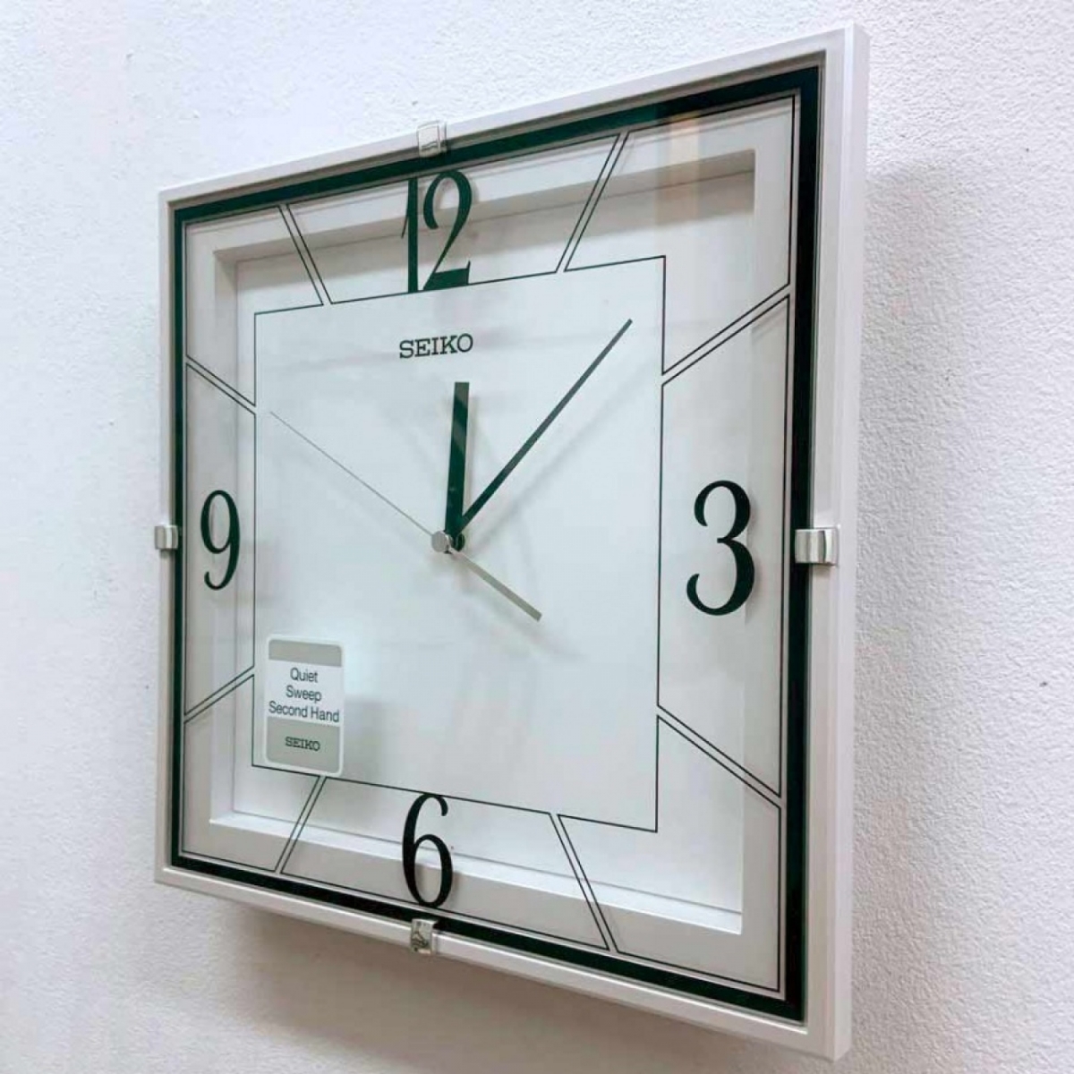 Настенные  часы SEIKO QXA821W