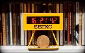 Настольные часы Seiko QHL062Y