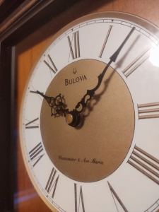 Кварцевые настенные часы  Bulova Vickery C4329 с боем и мелодией