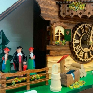 Кварцевые настенные часы с кукушкой Tomas Stern 5091 с 12-ю мелодиями