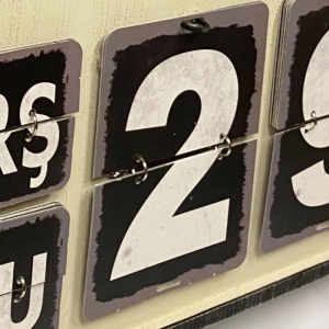 Настенные часы GALAXY DA-007 White с перекидным календарем