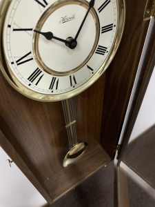 Настенные кварцевые часы Hermle  70629-032214 с мелодией и боем