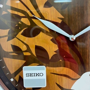 Настенные часы Seiko QXC243B с маятником в виде хвоста птицы